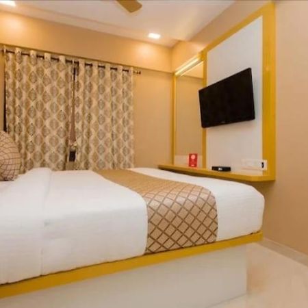 Hotel Comfort- Andheri West Мумбаи Экстерьер фото