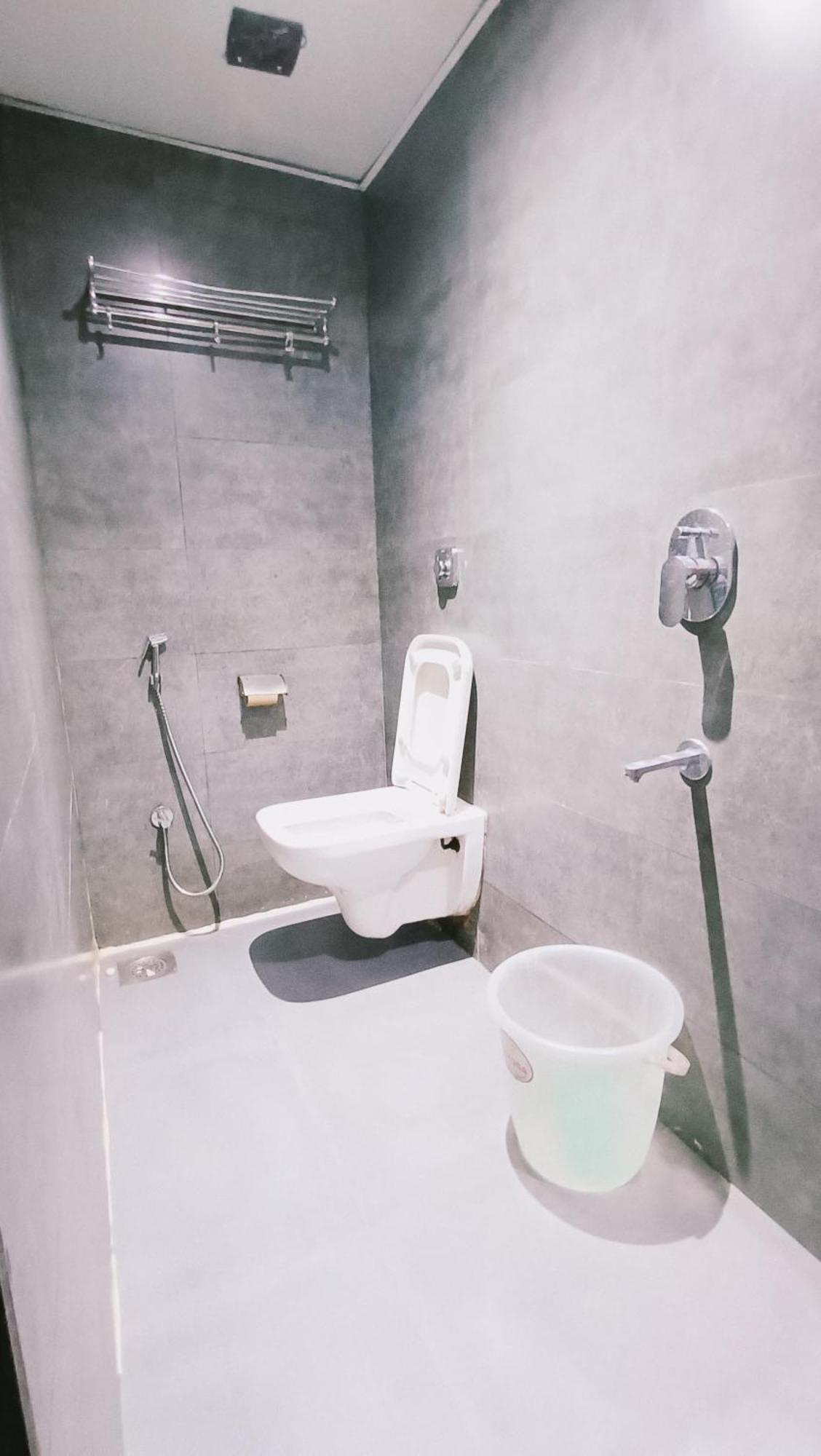 Hotel Comfort- Andheri West Мумбаи Экстерьер фото